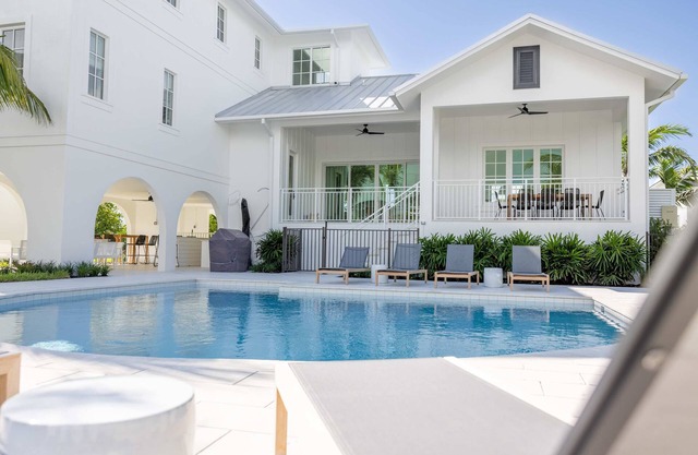 Floralee House at Lunara Bay