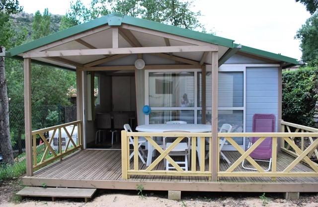 Flower CAMPING FAUVETS * - Chalet NEMO Standard 22m2 (2 bedrooms) + covered terrace 7m2 + CLIM 4 persons