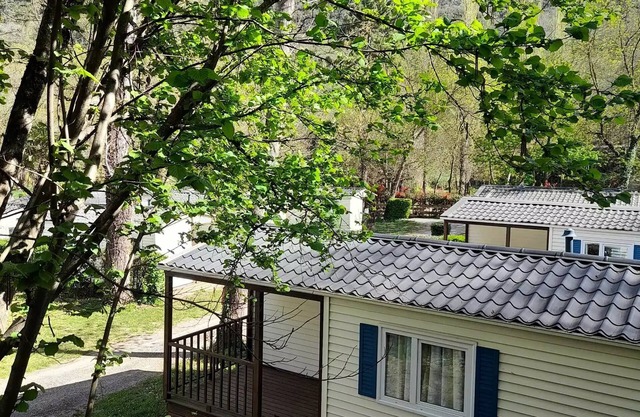 Flower CAMPING FAUVETS * - Mobile home MEDITERRANEE Comfort 26m2 (2 bedrooms)+ covered terrace 6,20m2 - side Cevennes+ air conditioning + tv 5 persons