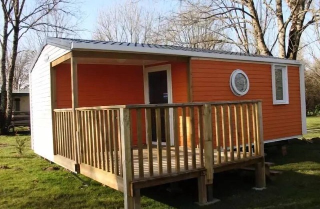 Flower Camping Les 3 Bear * - Mobil home Comfort 27.3m2 - TV additional (2 Bedrooms) including semi-covered terrace 4 people