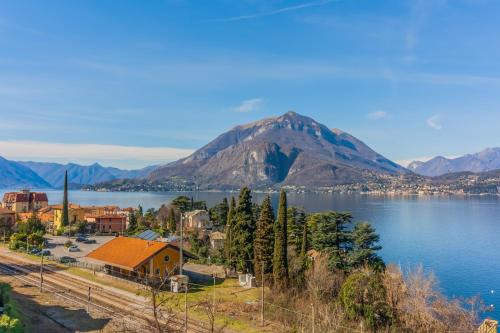 Flower House with Lake View by Wonderful Italy