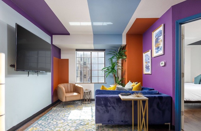 Fluorescent Two Bedroom King Bed Center Of La Cantera