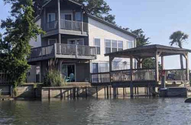 Folly Beach Riverfront Apt with NEW Gazebo Dock, boat ramp, kayaks and bikes!