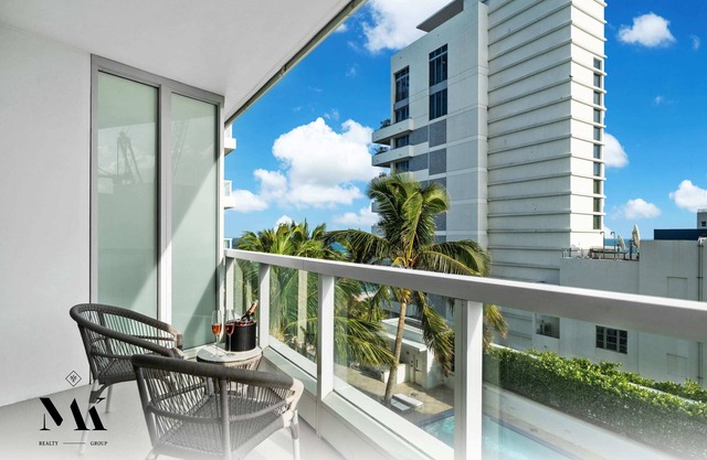 FontaineBleau Resort, w/Balcony 10 min from SoBe