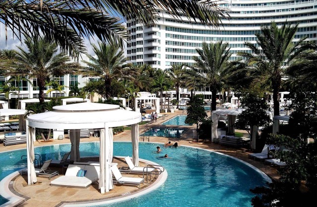 Fontainebleau Resort JR Suite Ocean View Resort Fee Included & 2 Spa Passes