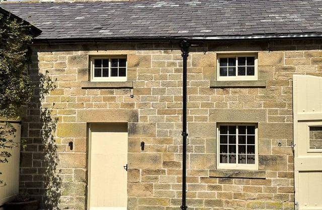 Footmans Cottage - Two Bedroom Villa, Sleeps 4