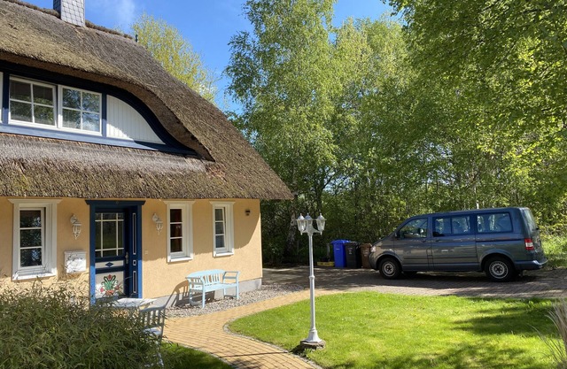 For families, friends, children. Large garden, 4/5 bedrooms, fireplace. Central!