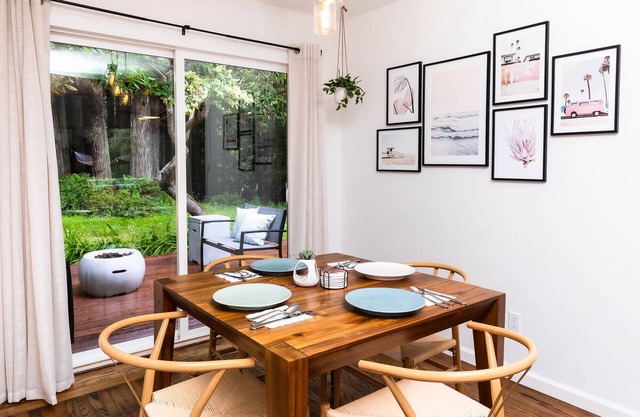 Forest oasis 3 min from beach + Hot Tub + Fire Pit