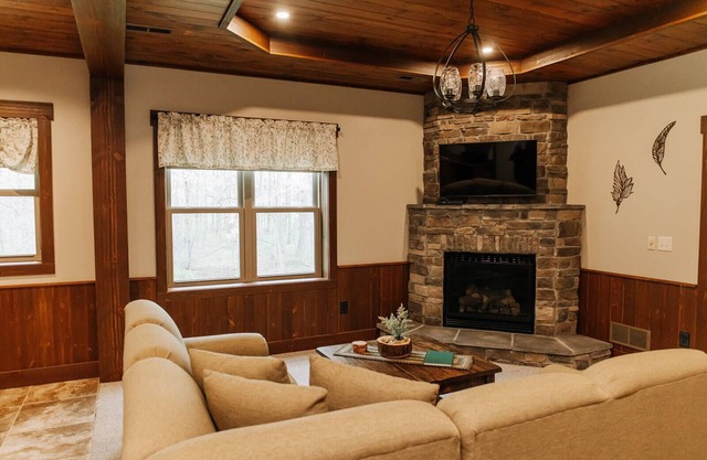 Forest Stream Suite: Luxury Suite in Amish Country, Ohio