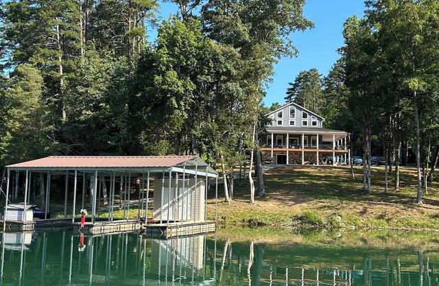 Forget Me Not Haven – 6BR Lakefront Home for Unforgettable Family Memories