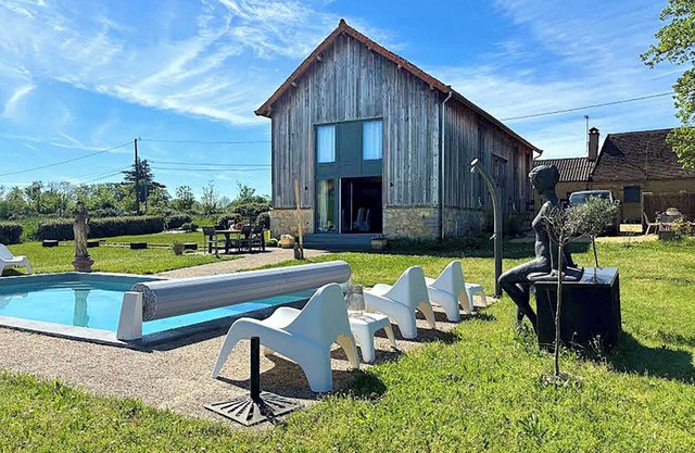 Former tobacco barn renovated as a loft, with heated pool and enclosed garden