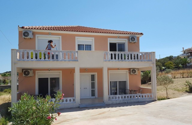 Fotis apartments and houses
