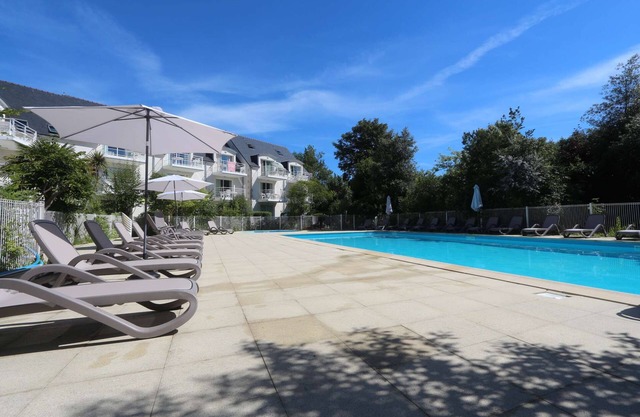 Fouesnant Beg Meil, 100 m from the beach, apartment with heated pool