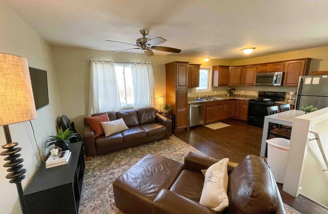 Four Bedroom townhouse near ISU