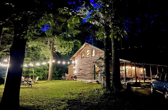 Four Gorges Cabin at Fisher Woods: A Nature-Lovers Home Base in the Finger Lakes