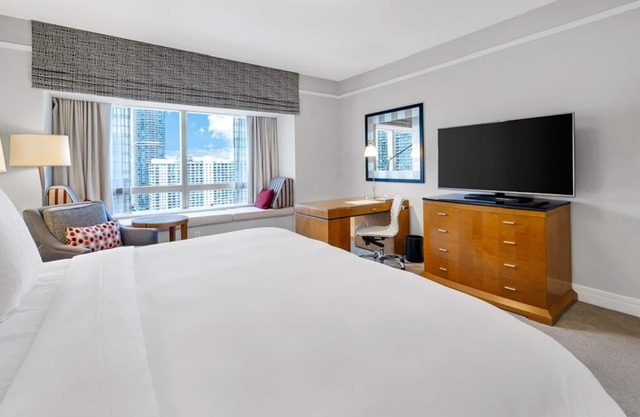 Four Seasons Miami 1br Suite
