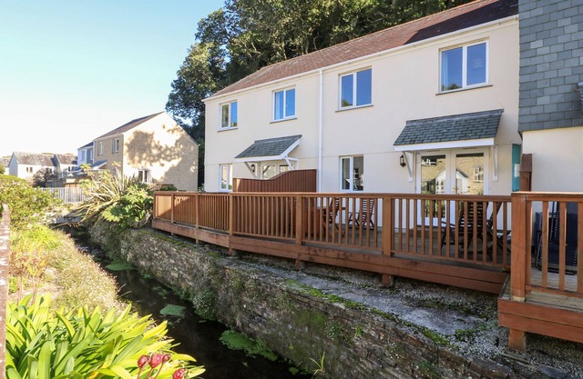 FOX'S WALK, family friendly in Falmouth
