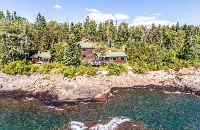 Foxfire and Fox Cove - Cascade Beach Road - Lake Superior - Lutsen, MN