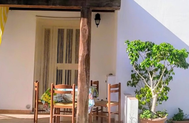 Foximanna on the North floor in a villa surrounded by greenery facing the sea