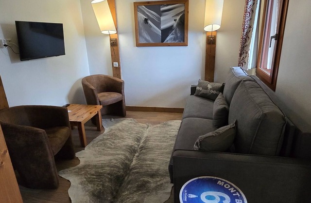 Renovated Duplex Studio · Near Slopes and Shops · Balcony