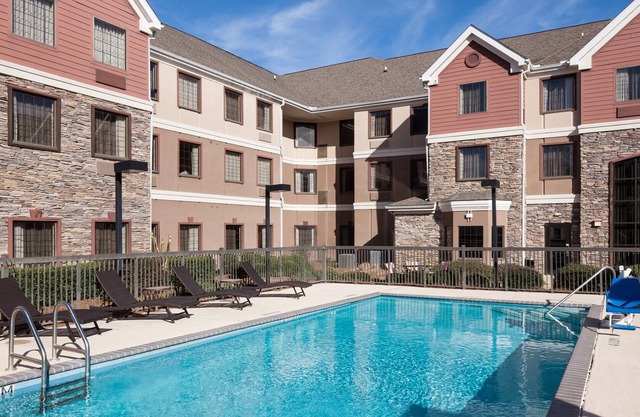 Free Breakfast. Outdoor Pool. Gym. Near IBM & Northpark Mall.