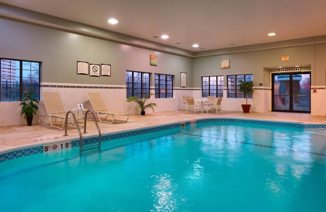 Free Breakfast. Pool & Hot Tub. Near St. Francis Medical Center! Great for Business Travelers!
