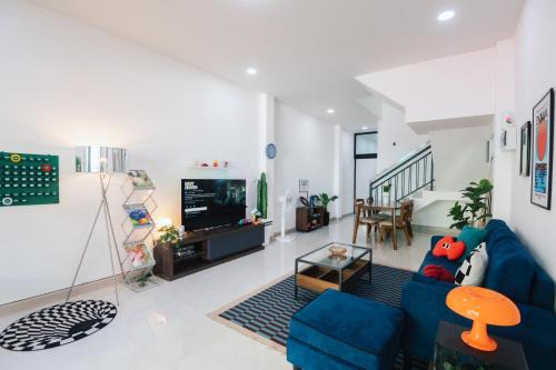Free Netflix 2BR 8 Pax 6Mins to Lee Garden 1 Min walk to 7Eleven