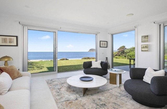 Free Night Stay this Winter*+Beachfront+EV charger