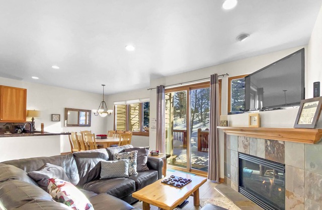 FREE SkyCard Activities - Cozy Townhome, Private Hot Tub, Mountain Views - Highland Greens Pine