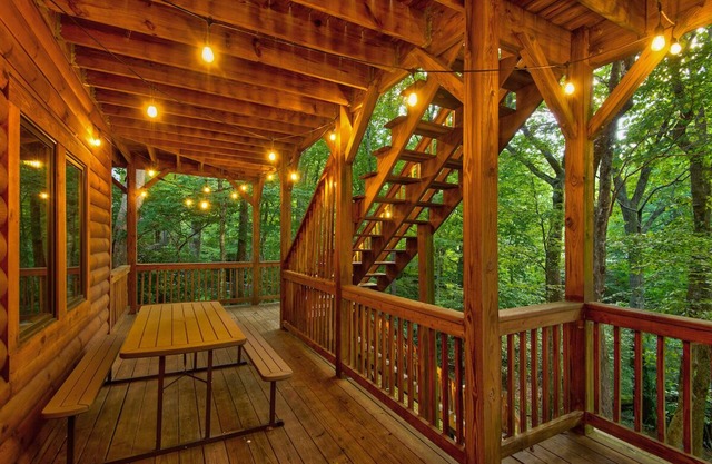 Freedom Lodge - 5BR, 4BA - Hot Tub - Spacious Living - Pool Table