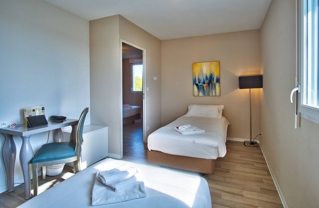 French Getaway in Trendy Town! 3 Convenient Units, FREE Parking