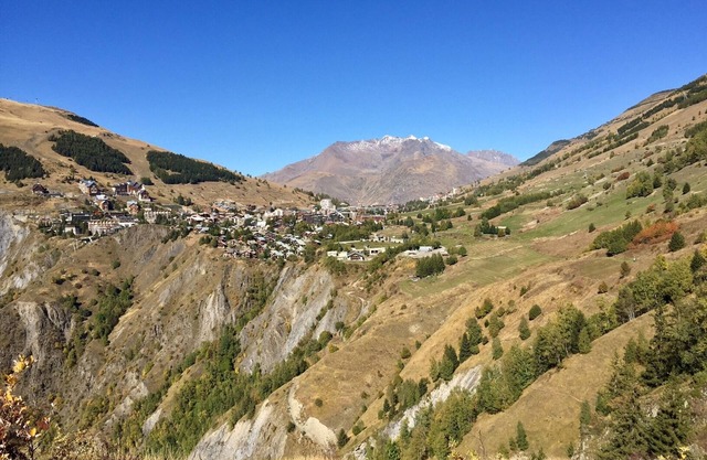 Freshly renovated apartment for 10/12, ski-in/ski-out, magnificent view