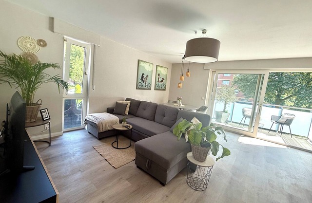 Freshly renovated, stylish vacation apartment by the park!