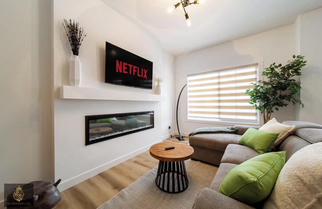 FreshModernCozyQuietRetreat | WEM | Garage | KingBed