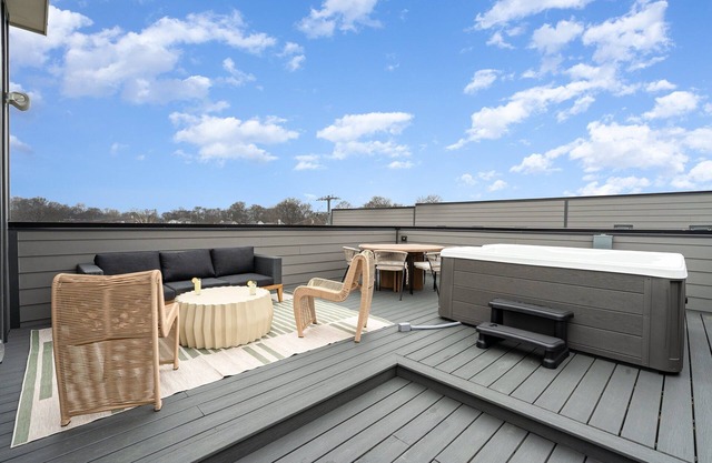 Fret - Rooftop Patio & Spa - Near Ted Rhodes Golf