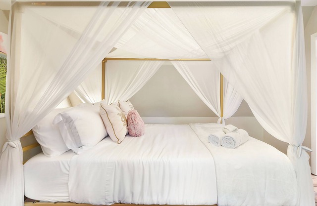 Friendship~Queen Bed ~Parking~Quiet