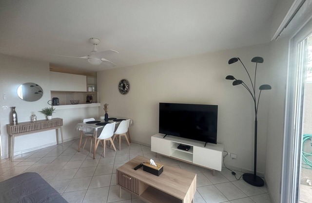 Front de Mer Magnificent 2-bedroom garden apartment in pedestrian zone.