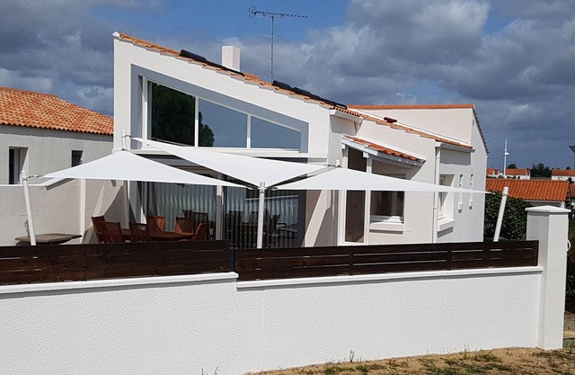 Front-line house with exceptional views.