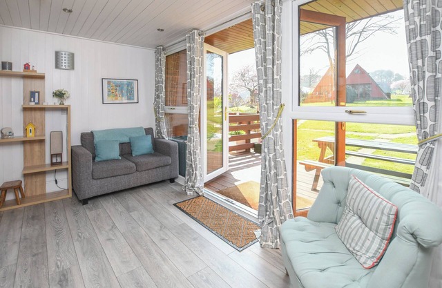 FRONTLINE Stylish Coastal Chalet 11 with Sea Views