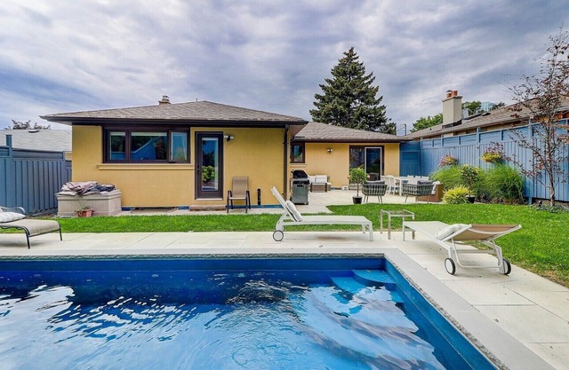 Full House Beautiful 15 Minutes from Downtown