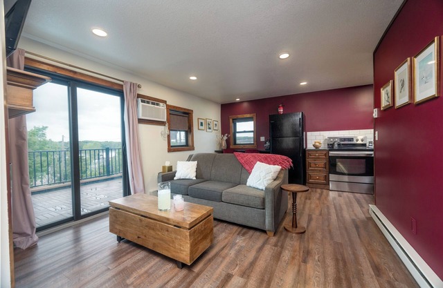 Full Kitchen | Private Deck | Lounge Downtown