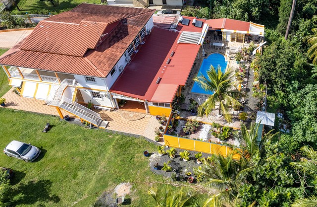 Fully-equipped self-contained room in magnificent villa with private pool