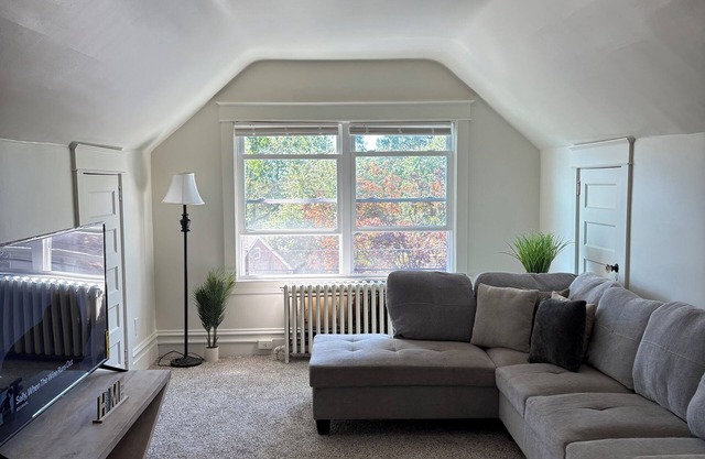 Fully Furnished 1-Bedroom Apartment, Newly Renovated & Move-In Ready