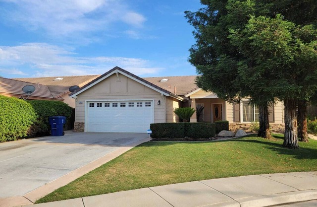 Fully furnished 4BR House at safe classy SW Neighborhood up to 12 guests