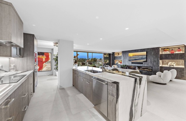 Fully Furnished Executive Condo-Ocean Views, steps to Lido Village and the beach