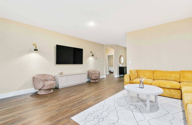 Fully Furnished Home｜Professionally Cleaned｜Ready for Move In｜Garage #41991