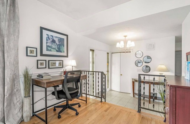 Fully Furnished Paid Utilities 3-bedroom 2-1/2 Bath Home on a quiet Cul-de-Sac