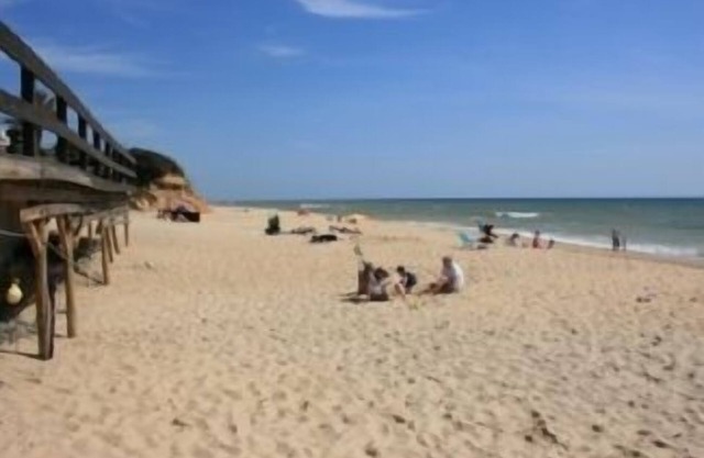 Fully Refurbished Large 2 Bed, 2 Bath Aldeamento (Perfect Beach House)