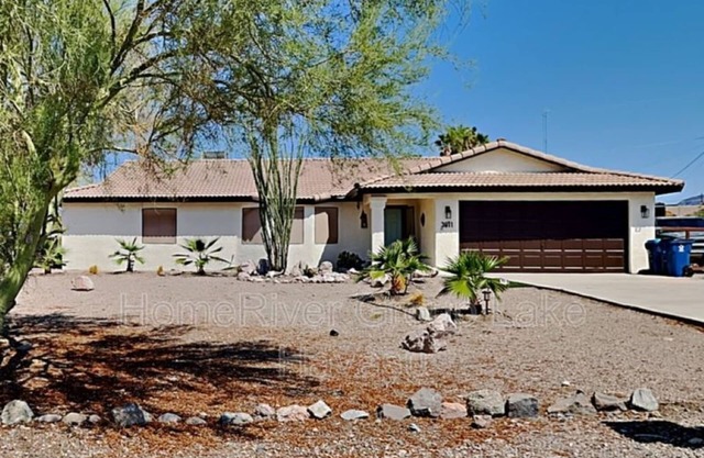 Fully renovated desert oasis just miles from the lake