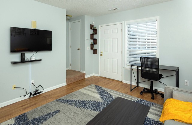 Fully Renovated 2 bdrm/2.5ba near UNC & Weaver St!